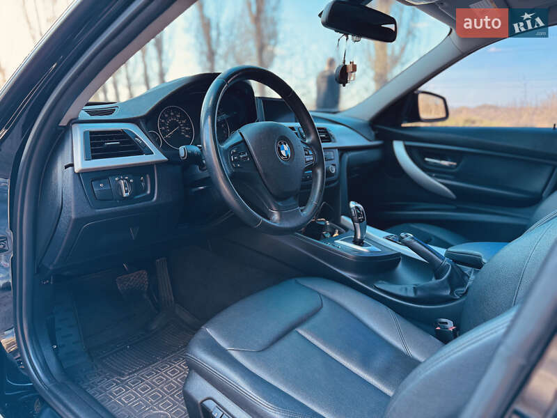 Седан BMW 3 Series 2012 в Умани