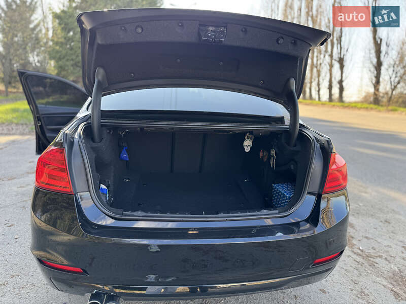 Седан BMW 3 Series 2012 в Умани