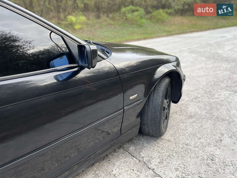 Седан BMW 3 Series 1999 в Градижске