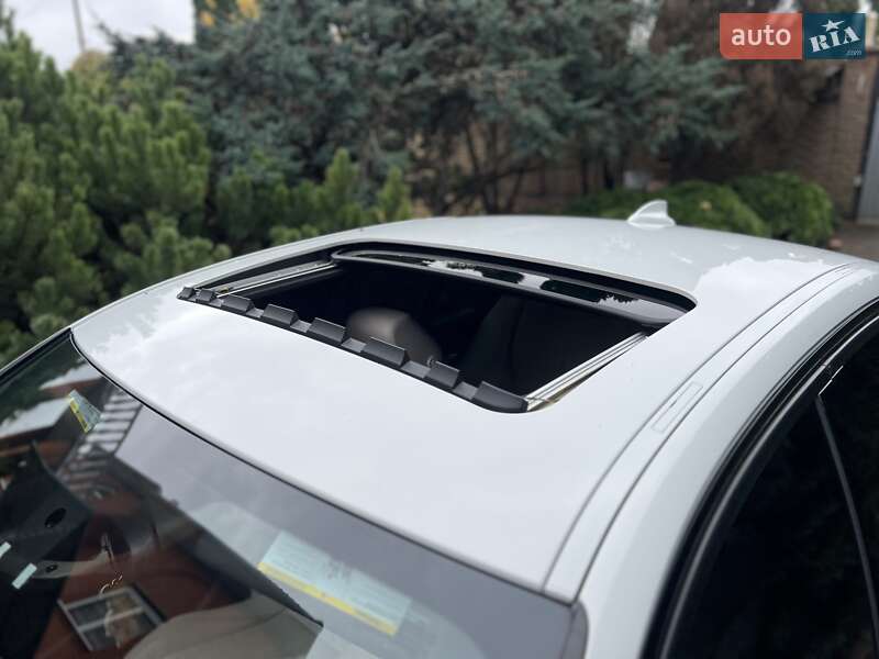 Седан BMW 3 Series 2016 в Києві