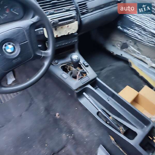 Седан BMW 3 Series 1995 в Умани