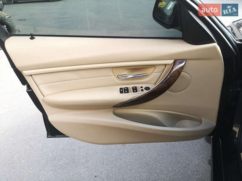 Седан BMW 3 Series 2013 в Калуше