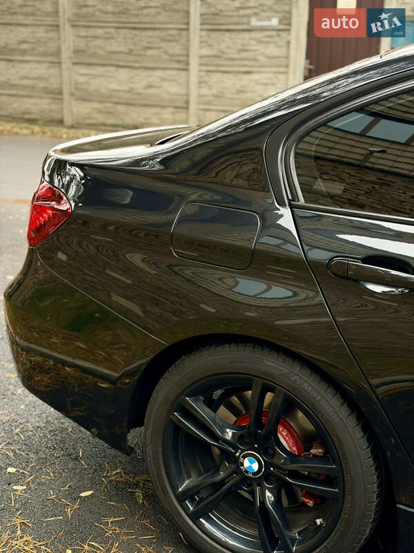 Седан BMW 3 Series 2016 в Киеве