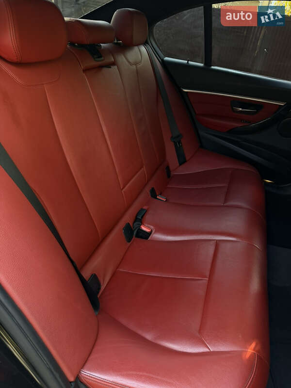 Седан BMW 3 Series 2016 в Киеве