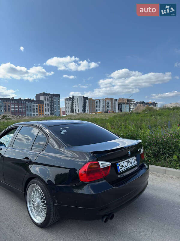 Седан BMW 3 Series 2005 в Ровно