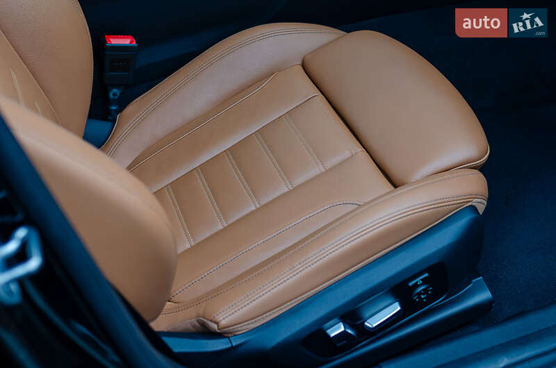 Седан BMW 3 Series 2019 в Києві