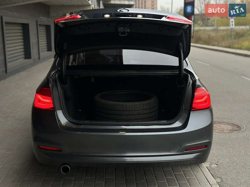 Седан BMW 3 Series 2015 в Киеве