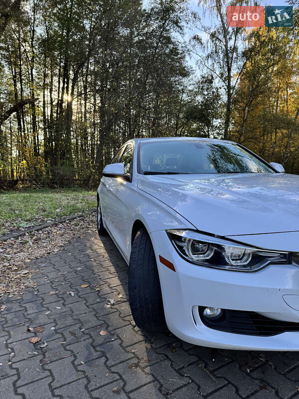 Седан BMW 3 Series 2012 в Львові