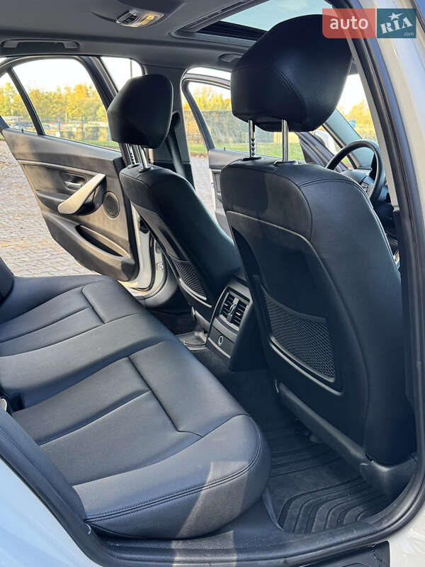 Седан BMW 3 Series 2012 в Львові