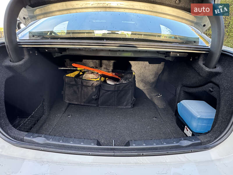 Седан BMW 3 Series 2012 в Львові