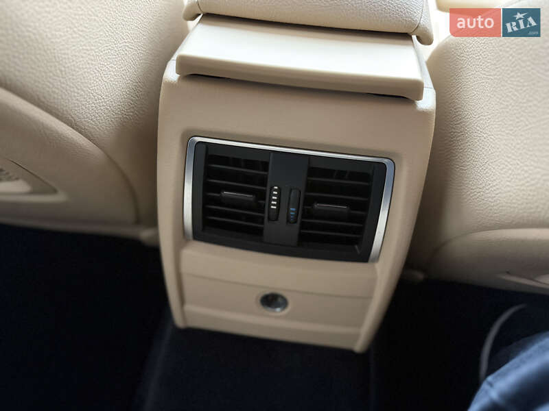 Седан BMW 3 Series 2018 в Киеве