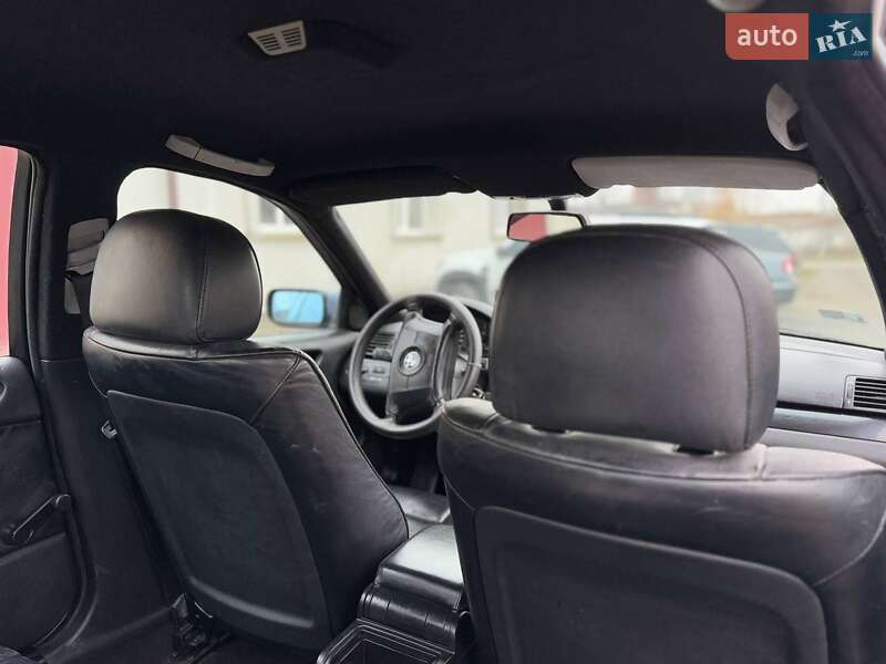 Седан BMW 3 Series 2001 в Изяславе