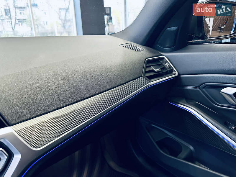 Седан BMW 3 Series 2019 в Киеве