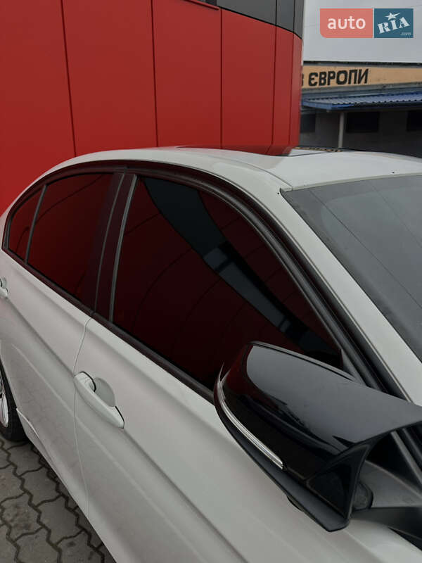 Седан BMW 3 Series 2013 в Львові