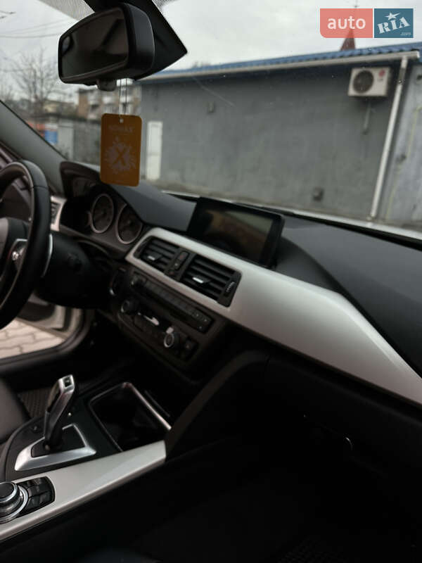 Седан BMW 3 Series 2013 в Львові