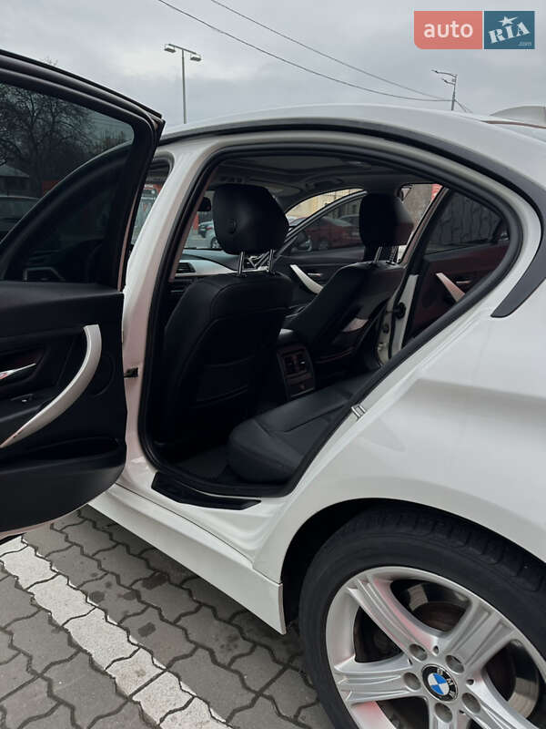 Седан BMW 3 Series 2013 в Львові