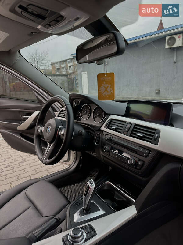Седан BMW 3 Series 2013 в Львові