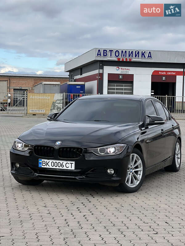 Седан BMW 3 Series 2012 в Сарнах