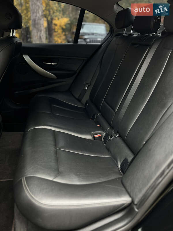 Седан BMW 3 Series 2012 в Сарнах