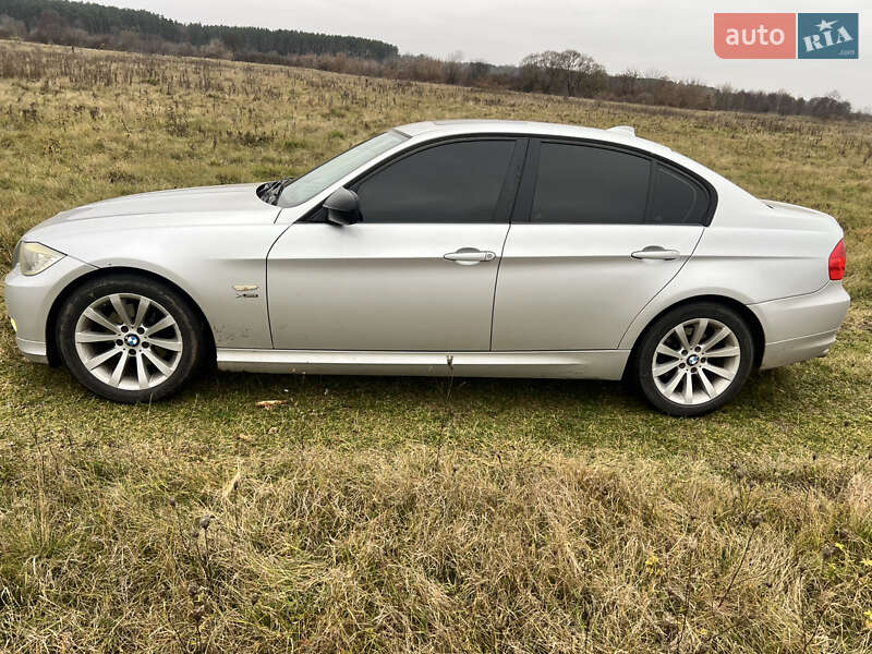 Седан BMW 3 Series 2011 в Калиновке