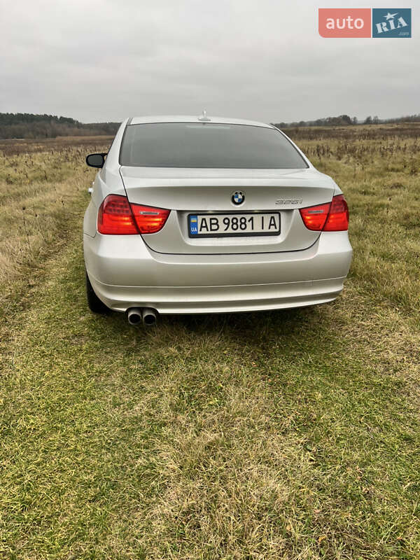 Седан BMW 3 Series 2011 в Калиновке