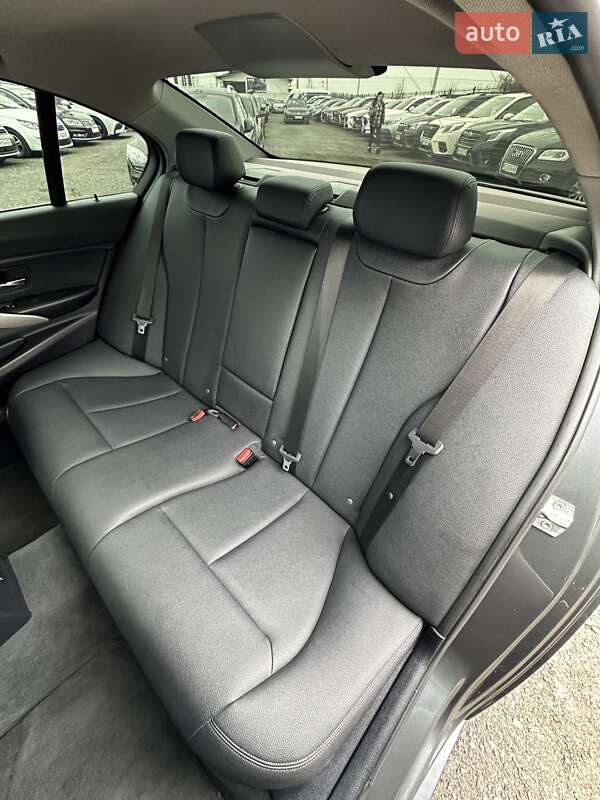 Седан BMW 3 Series 2017 в Белогородке