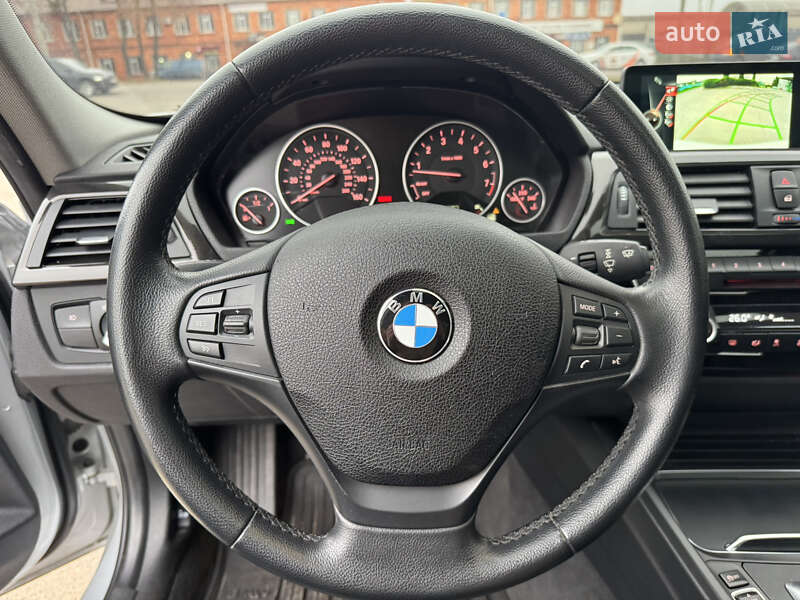 Седан BMW 3 Series 2016 в Сумах