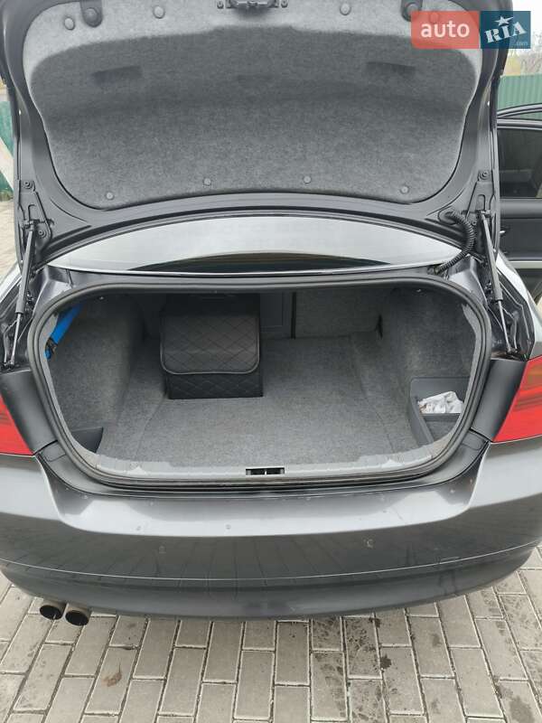 Седан BMW 3 Series 2005 в Володарке