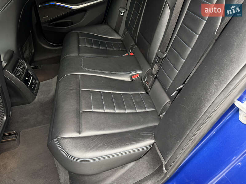 Седан BMW 3 Series 2018 в Киеве