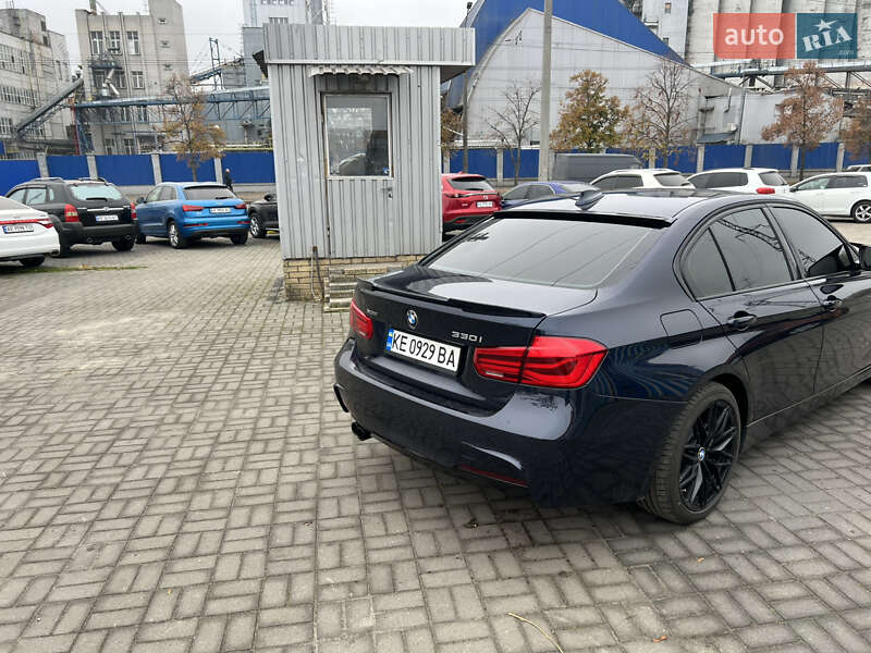 Седан BMW 3 Series 2017 в Новомосковську