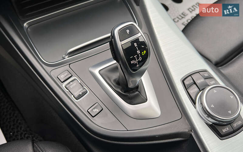 Седан BMW 3 Series 2015 в Львові