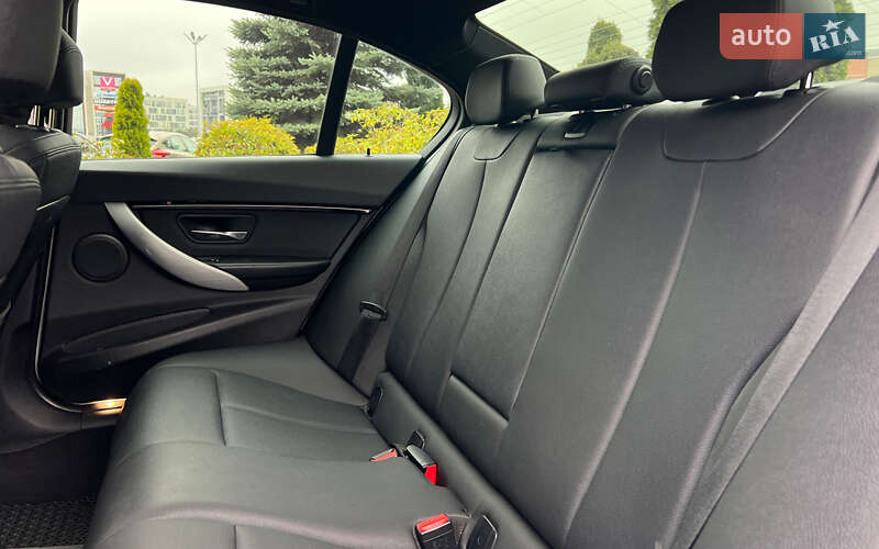 Седан BMW 3 Series 2015 в Львові