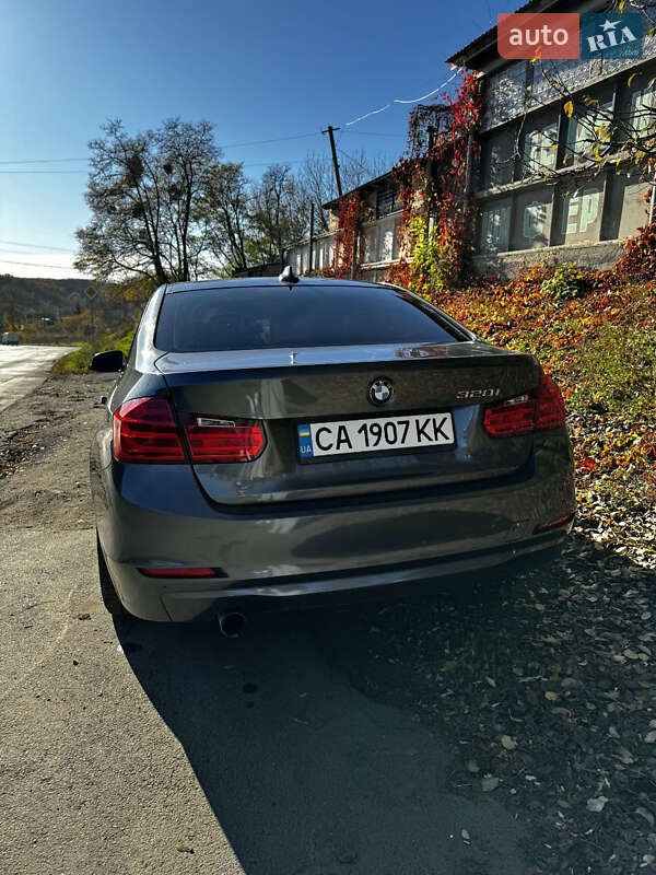 Седан BMW 3 Series 2014 в Умані