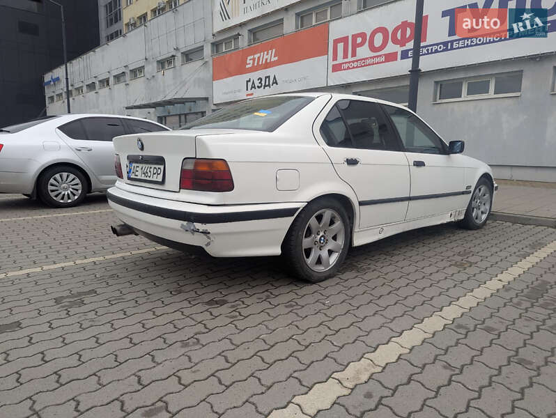 Седан BMW 3 Series 1993 в Львове