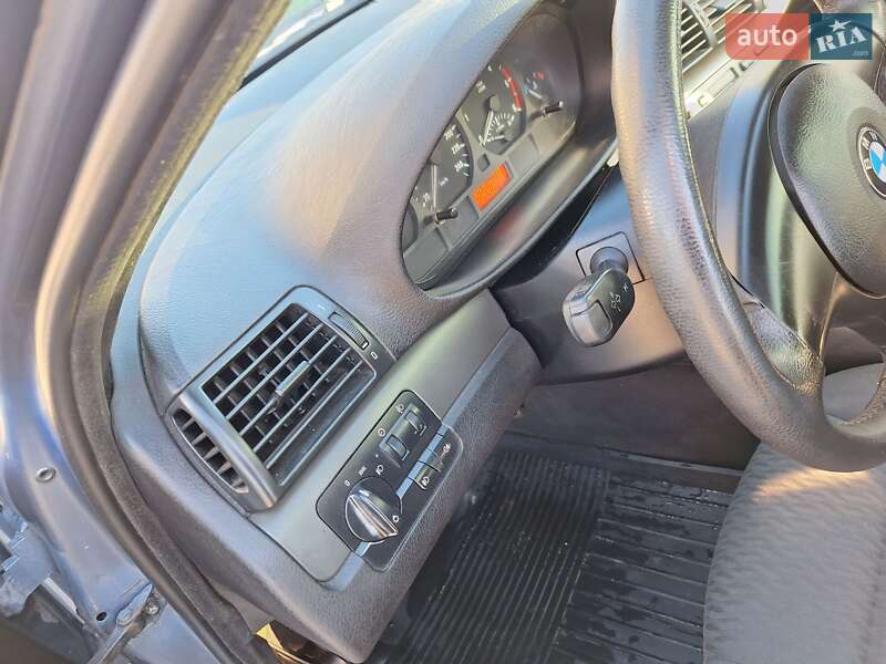 Универсал BMW 3 Series 2001 в Черновцах