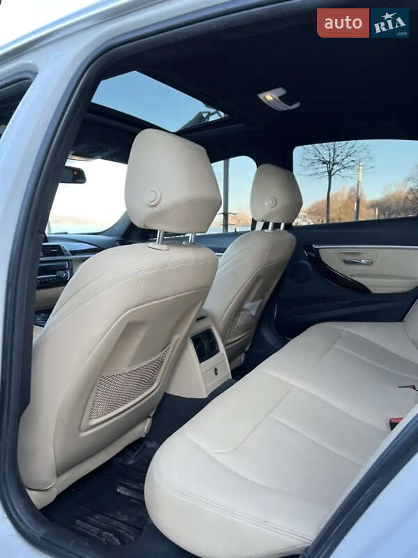Седан BMW 3 Series 2017 в Львове