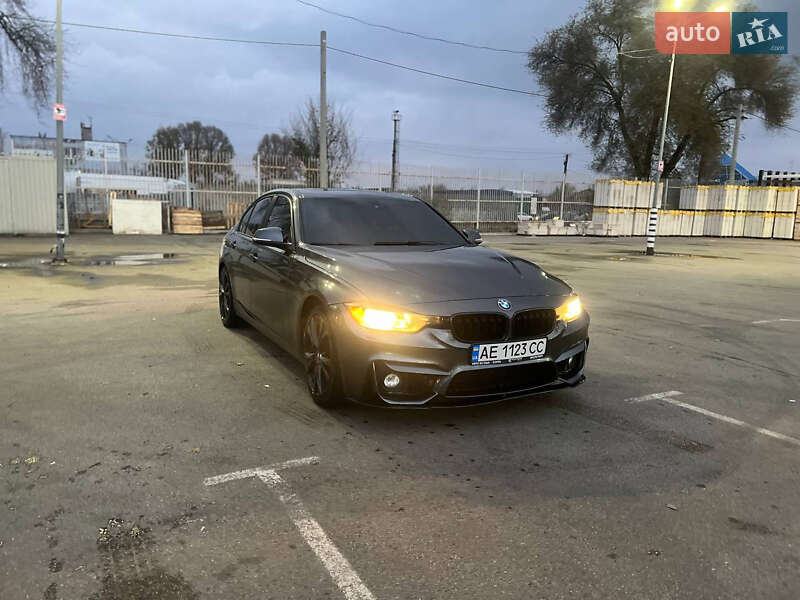 Седан BMW 3 Series 2013 в Дніпрі