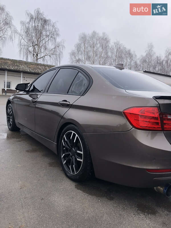 Седан BMW 3 Series 2013 в Баре