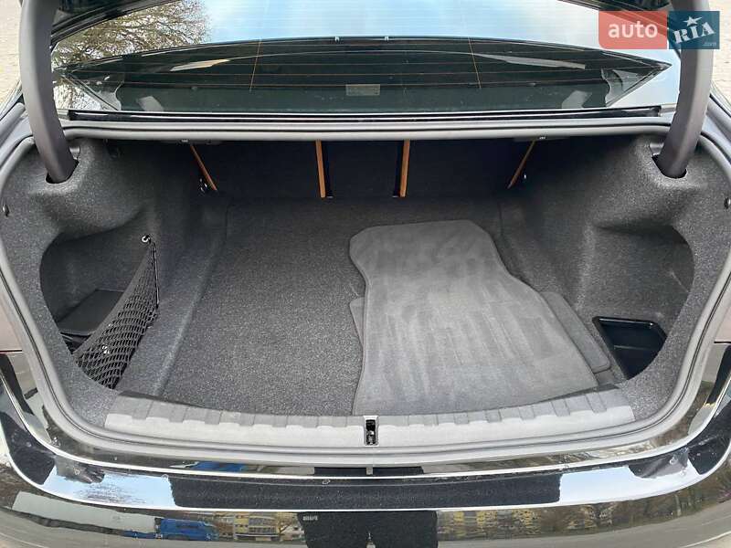 Седан BMW 3 Series 2023 в Дніпрі