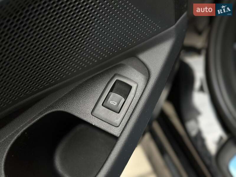 Седан BMW 3 Series 2022 в Киеве