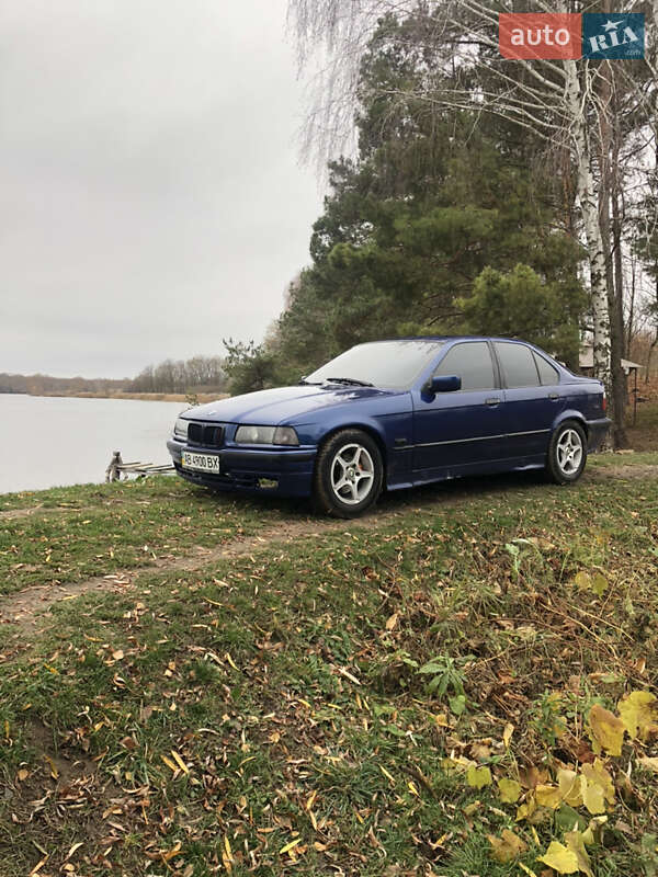 Седан BMW 3 Series 1992 в Виннице