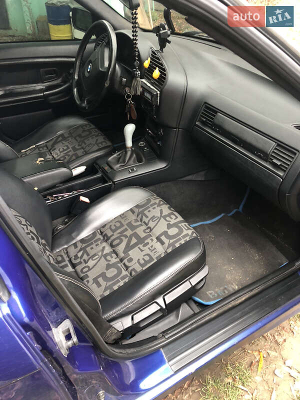 Седан BMW 3 Series 1992 в Виннице