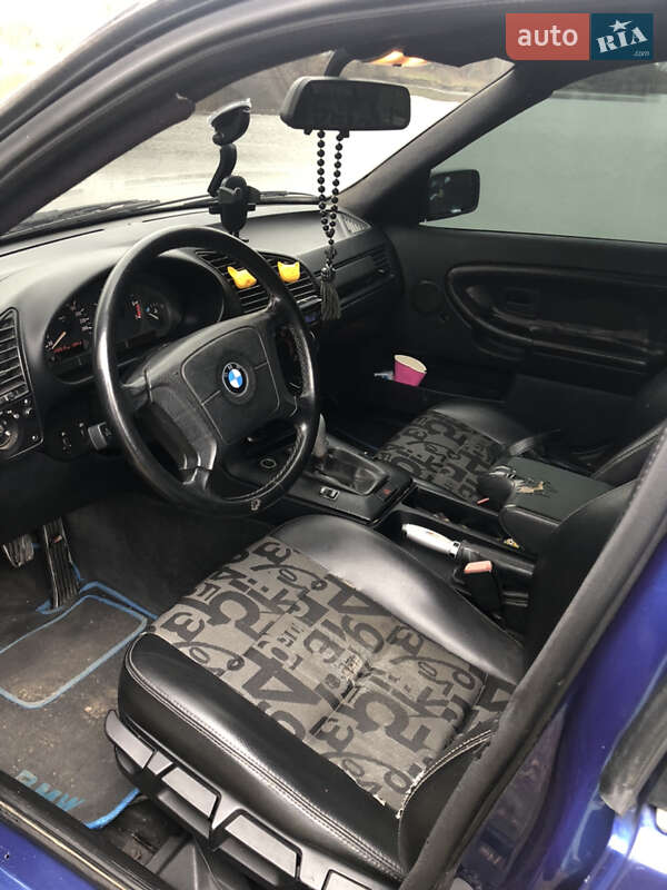 Седан BMW 3 Series 1992 в Виннице
