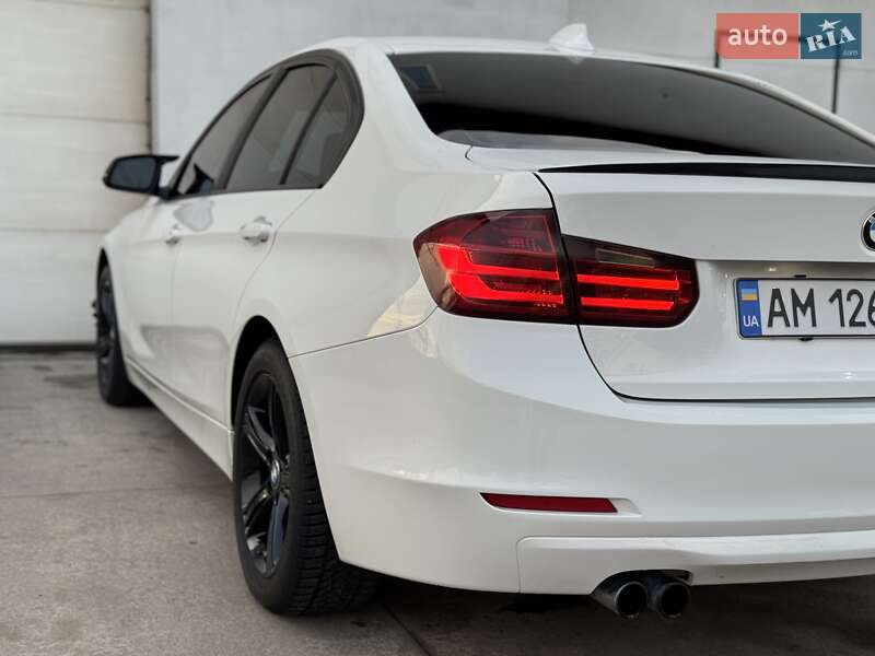 Седан BMW 3 Series 2012 в Сарнах