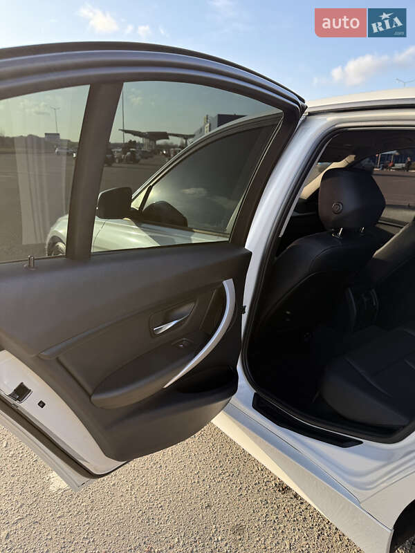 Седан BMW 3 Series 2014 в Полтаве