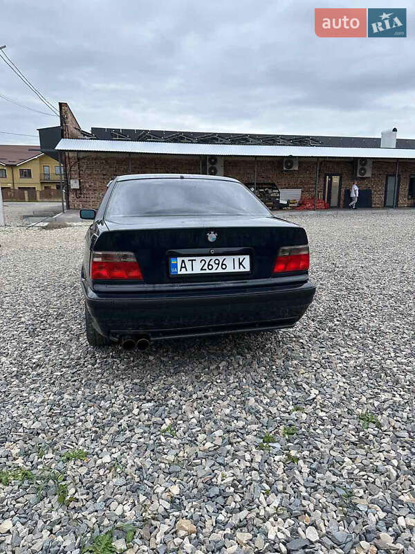 Седан BMW 3 Series 1993 в Хотине