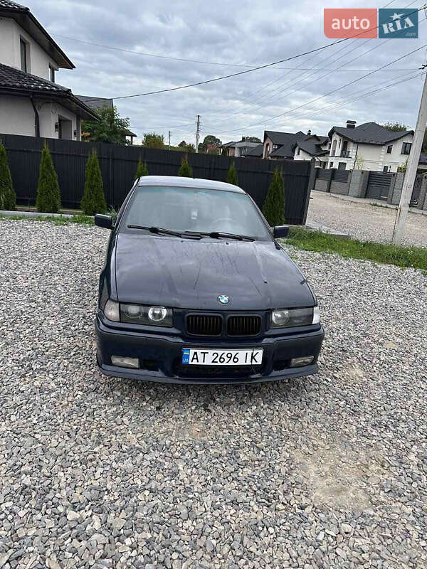 Седан BMW 3 Series 1993 в Хотине