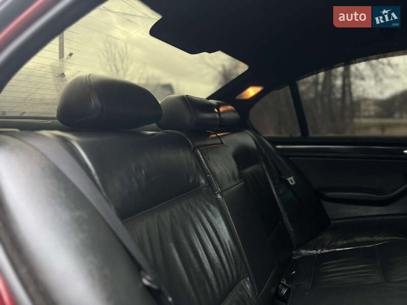 Седан BMW 3 Series 2004 в Сторожинце