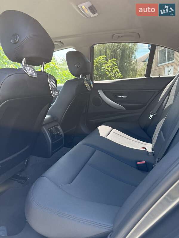 Седан BMW 3 Series 2017 в Черкасах