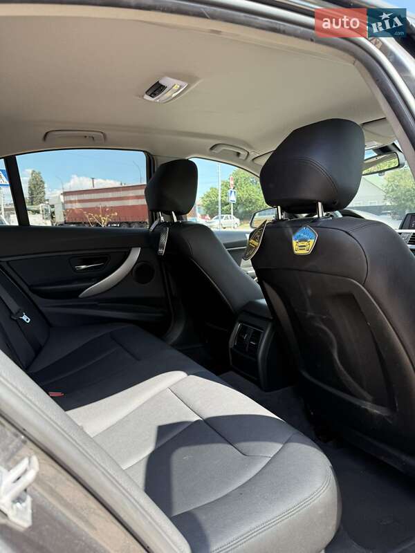 Седан BMW 3 Series 2017 в Черкасах